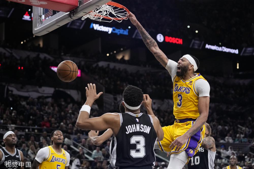 场上占据一 场上占据一