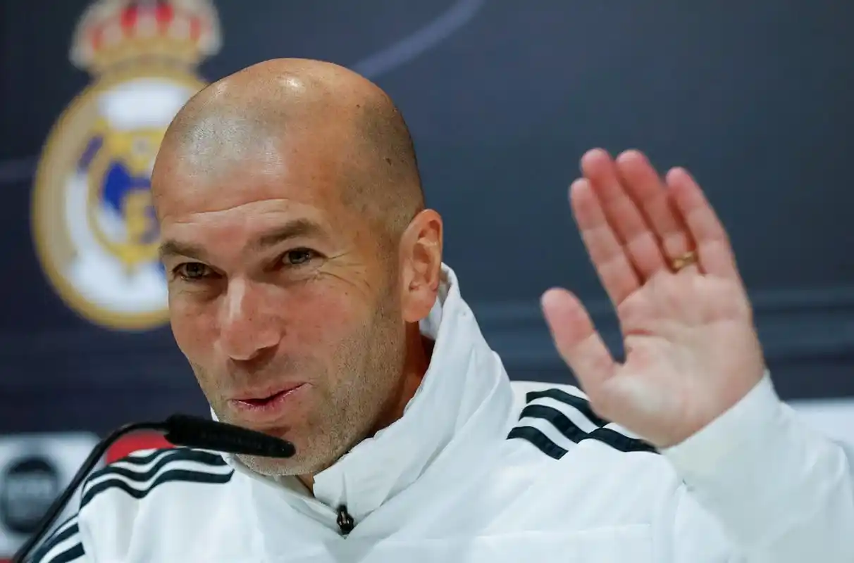 轻球员的比 轻球员的比